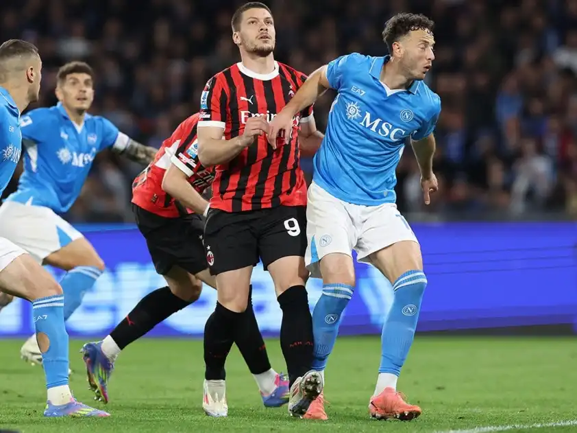 Napoli đang cho thấy sự trở lại mạnh mẽ Napoli đang cho thấy sự trở lại mạnh mẽ tại Serie A
